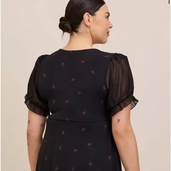 New! Torrid sz 2 Floral Roses Studio Knit Chiffon‎ Puff Sleeve Surplice Top 2X - Picture 5 of 6